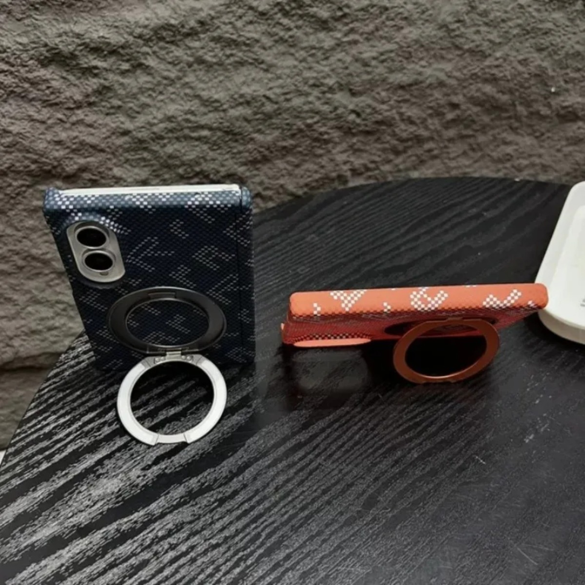 Carbon Fiber leather 360 Brack - Phone Accessories Holder 评论和价格